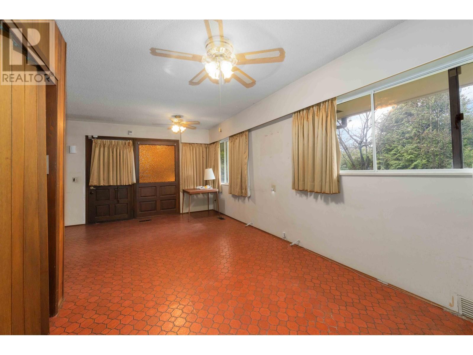 901 Como Lake Avenue, Coquitlam, British Columbia  V3J 3N2 - Photo 13 - R2945611