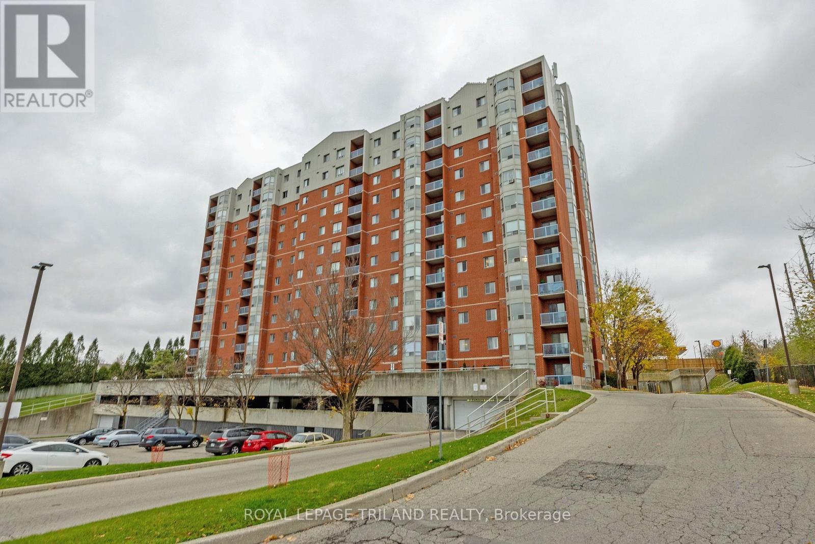Property at 408 - 30 CHAPMAN COURT image 2