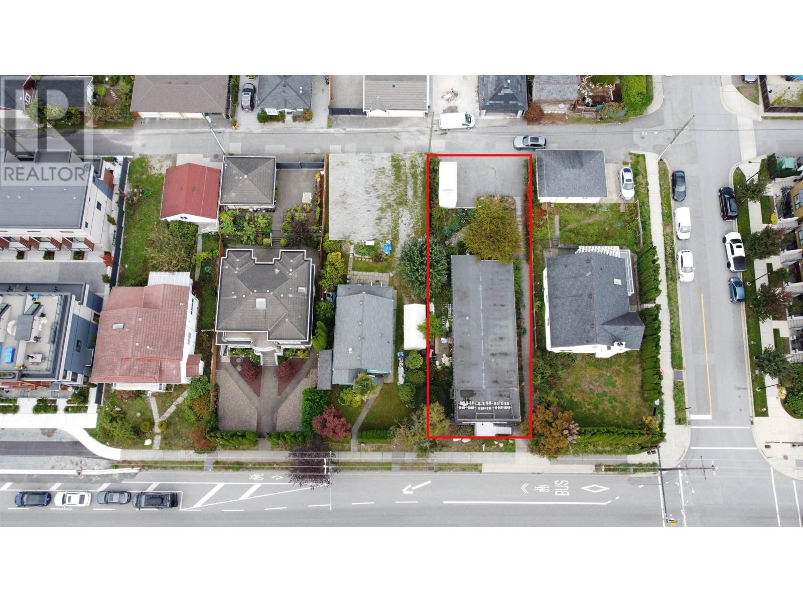658 E 3rd Street, North Vancouver, British Columbia  V7L 1G7 - Photo 3 - C8064105