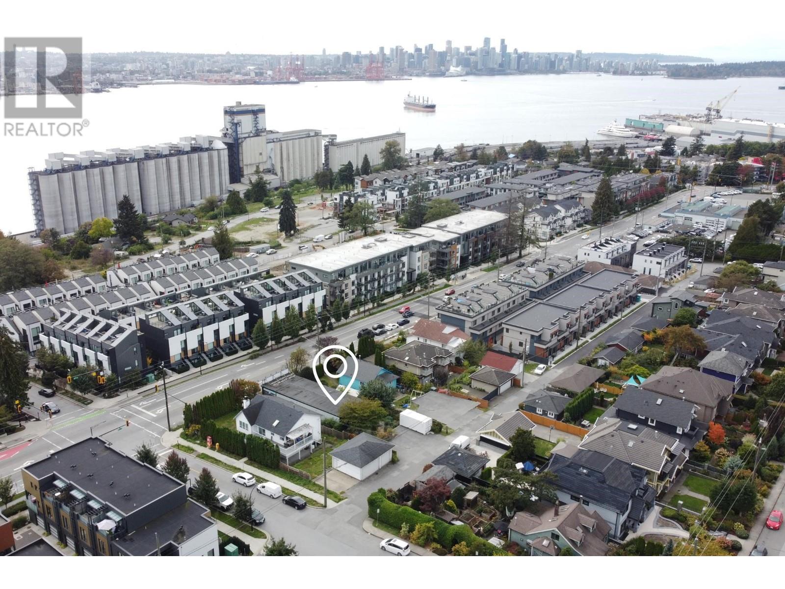 658 E 3rd Street, North Vancouver, British Columbia  V7L 1G7 - Photo 4 - C8064105