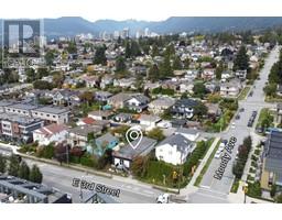 658 E 3RD STREET, North Vancouver, British Columbia