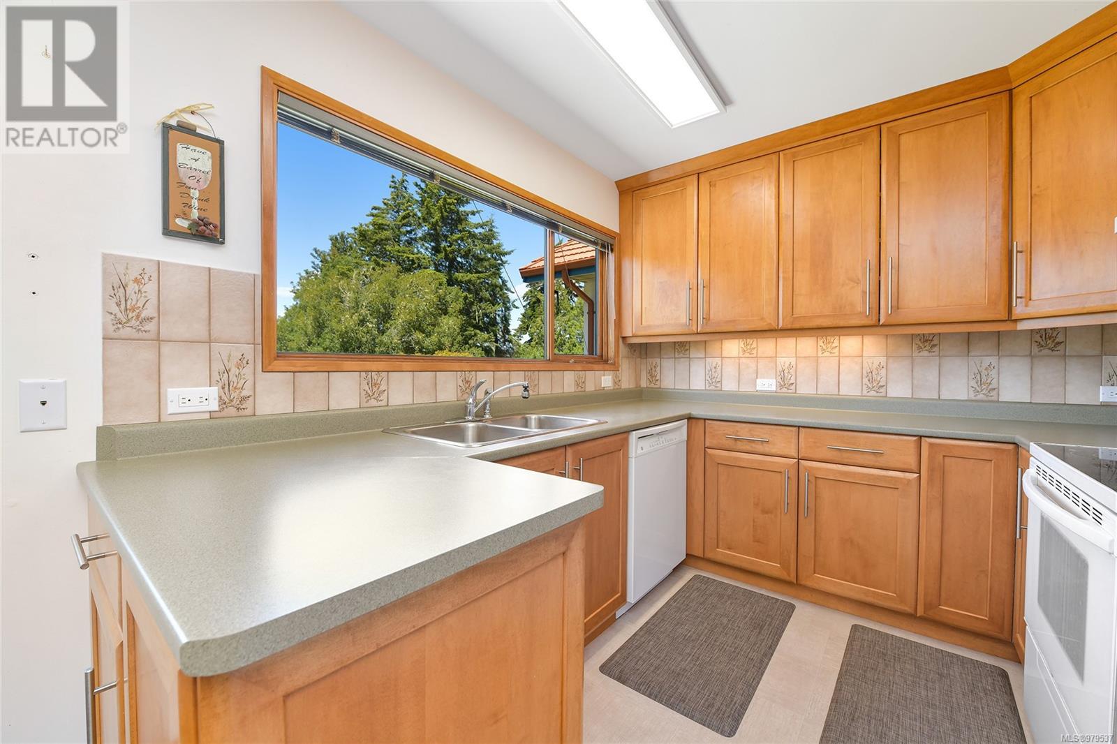 Property at 6528 Thornett Rd image 3