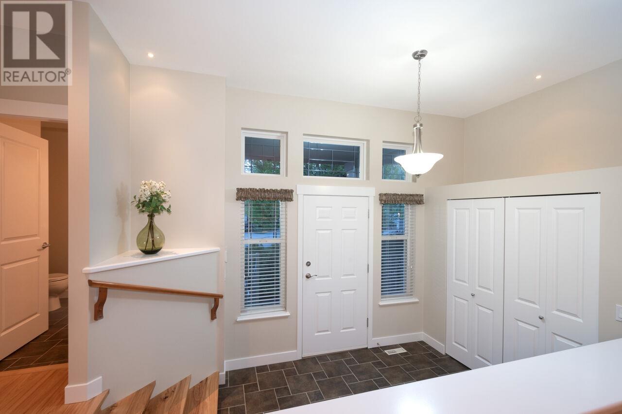 64 Maple Drive, Port Moody, British Columbia  V3H 0A7 - Photo 3 - R2945913