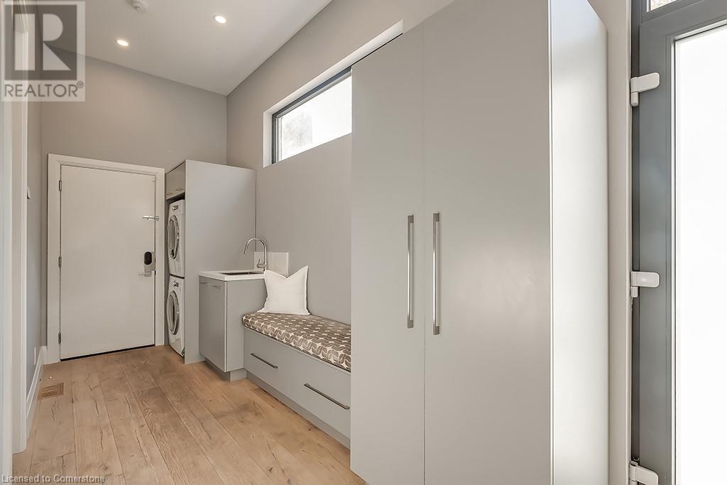 136 Avondale Court, Burlington, Ontario  L7L 2M8 - Photo 18 - 40679574