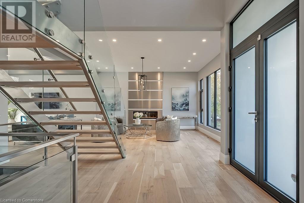 136 Avondale Court, Burlington, Ontario  L7L 2M8 - Photo 5 - 40679574