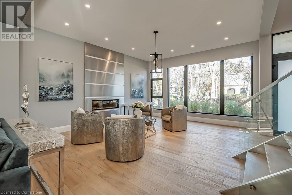 136 Avondale Court, Burlington, Ontario  L7L 2M8 - Photo 8 - 40679574