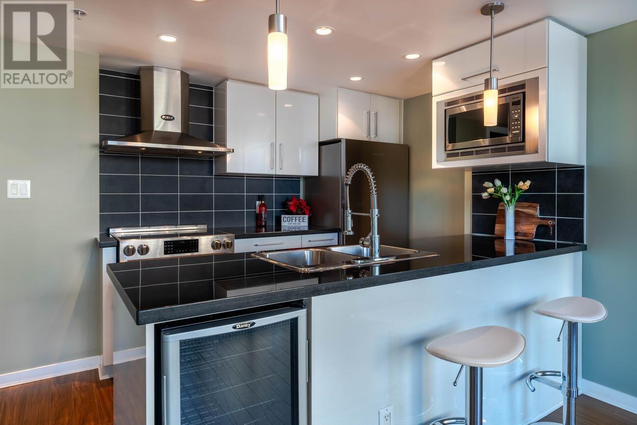 Listing Picture 5 of 30 : 807 633 ABBOTT STREET, Vancouver / 溫哥華 - 魯藝地產 Yvonne Lu Group - MLS Medallion Club Member