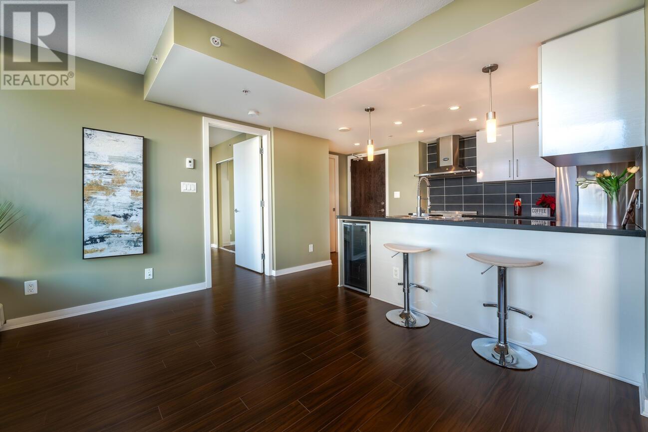 Listing Picture 11 of 30 : 807 633 ABBOTT STREET, Vancouver / 溫哥華 - 魯藝地產 Yvonne Lu Group - MLS Medallion Club Member