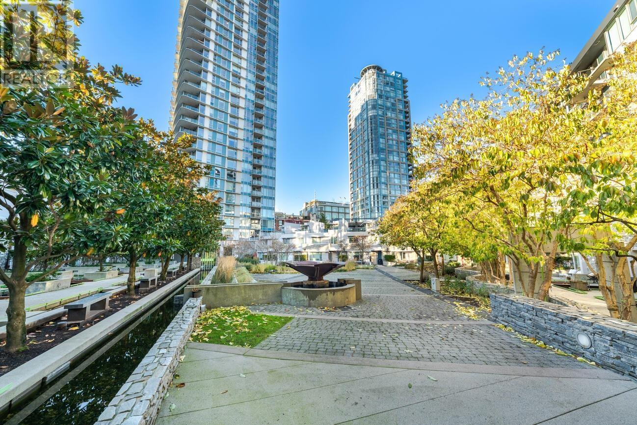 Listing Picture 27 of 30 : 807 633 ABBOTT STREET, Vancouver / 溫哥華 - 魯藝地產 Yvonne Lu Group - MLS Medallion Club Member