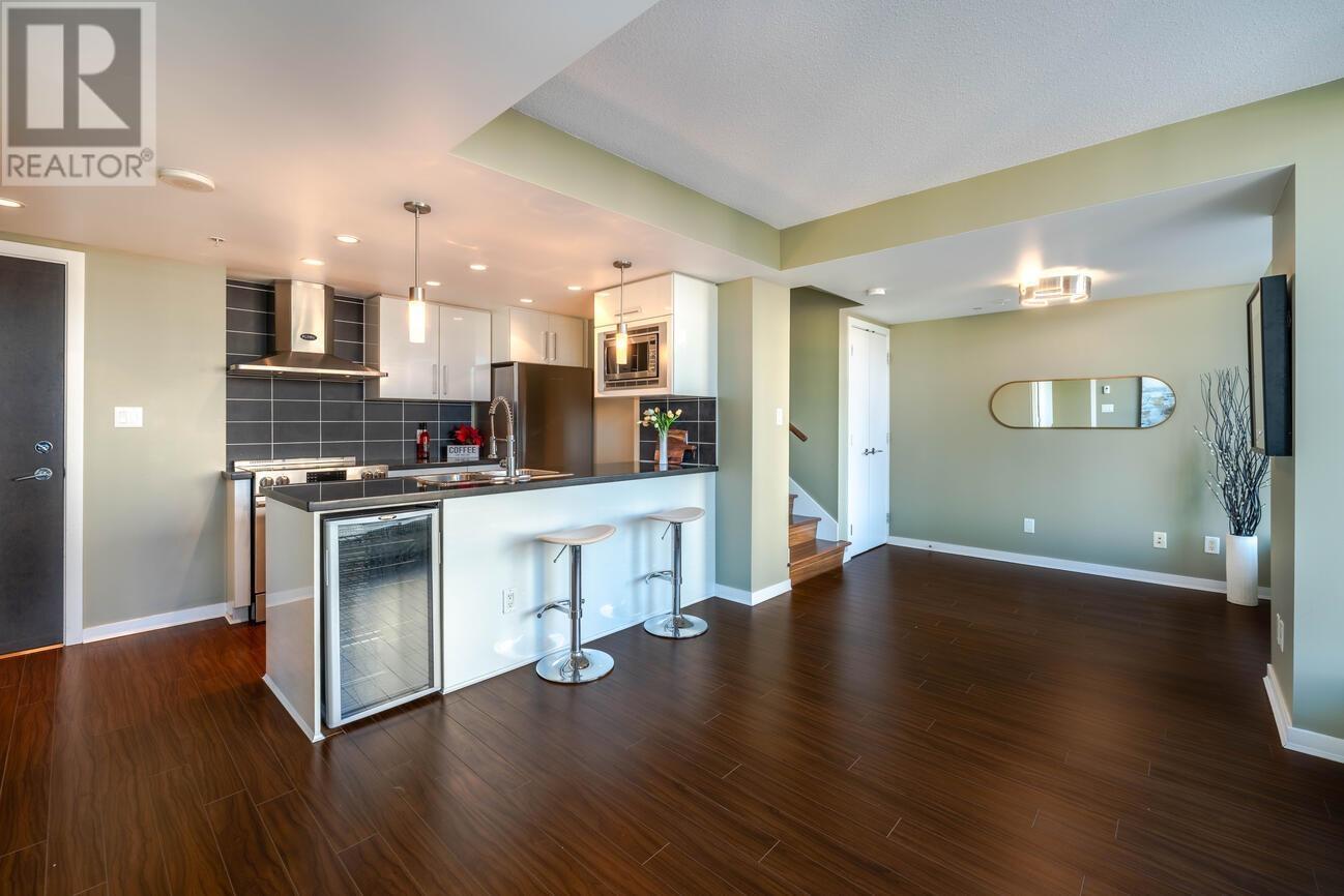 Listing Picture 6 of 30 : 807 633 ABBOTT STREET, Vancouver / 溫哥華 - 魯藝地產 Yvonne Lu Group - MLS Medallion Club Member