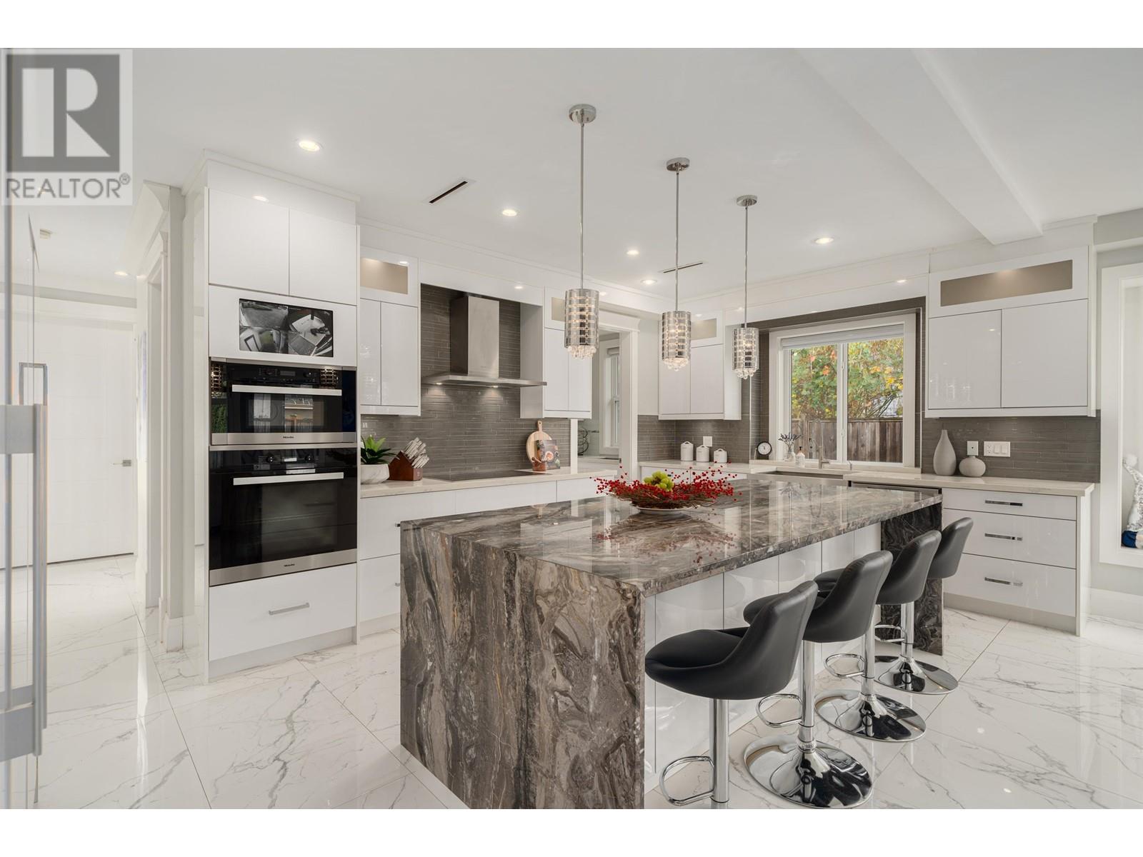 Listing Picture 13 of 36 : 8020 ALANMORE PLACE, Richmond / 烈治文 - 魯藝地產 Yvonne Lu Group - MLS Medallion Club Member