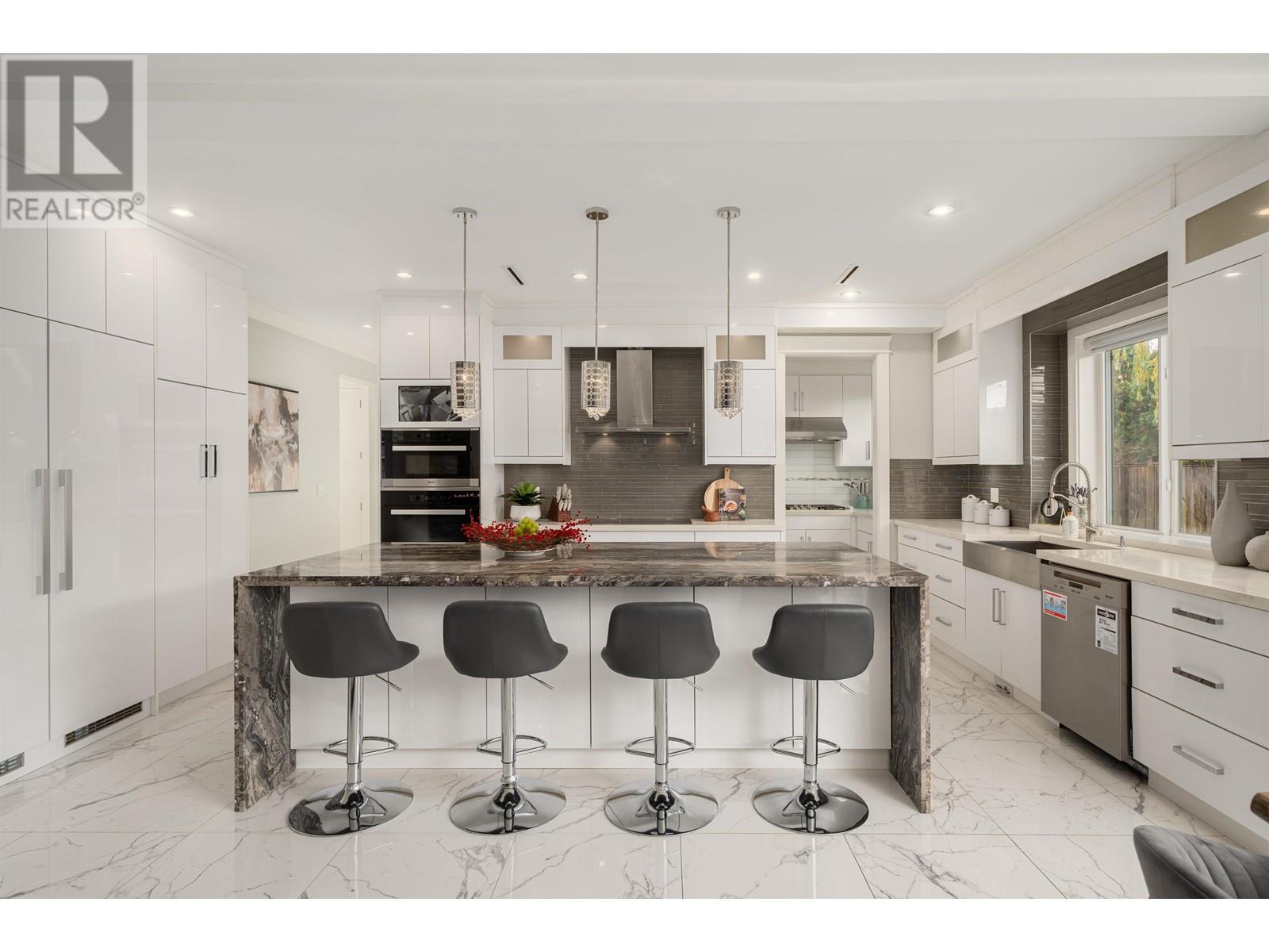 Listing Picture 12 of 36 : 8020 ALANMORE PLACE, Richmond / 烈治文 - 魯藝地產 Yvonne Lu Group - MLS Medallion Club Member