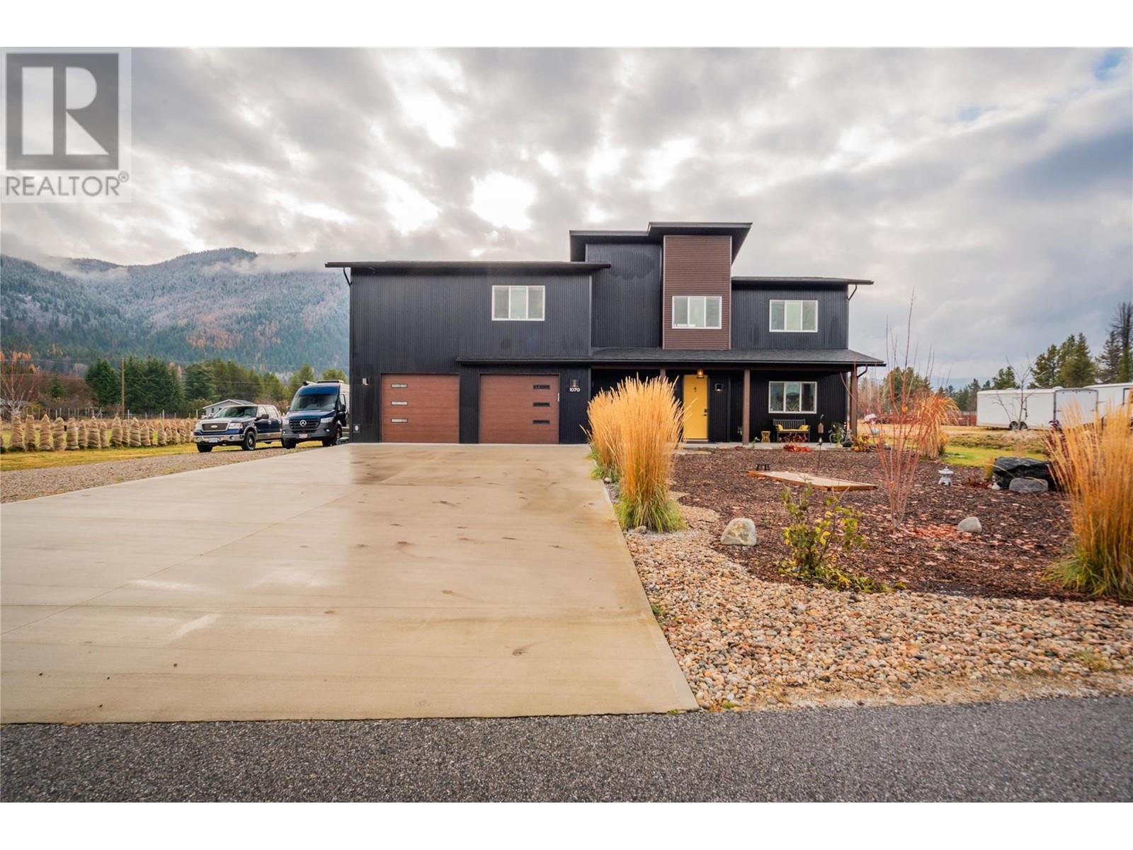 1070 ELKVIEW Road, Castlegar, British Columbia