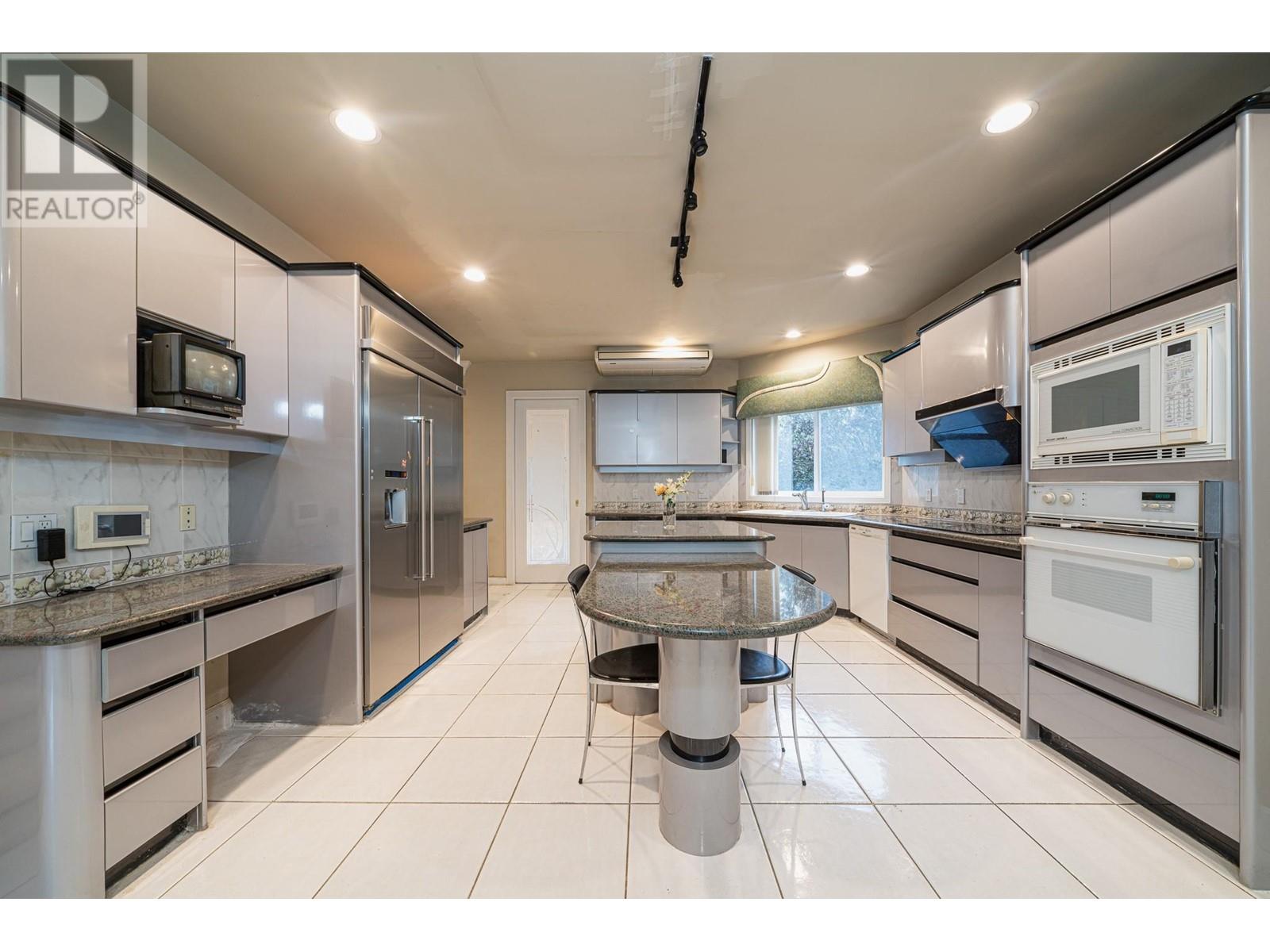 Listing Picture 10 of 32 : 5851 GIBBONS DRIVE, Richmond / 烈治文 - 魯藝地產 Yvonne Lu Group - MLS Medallion Club Member