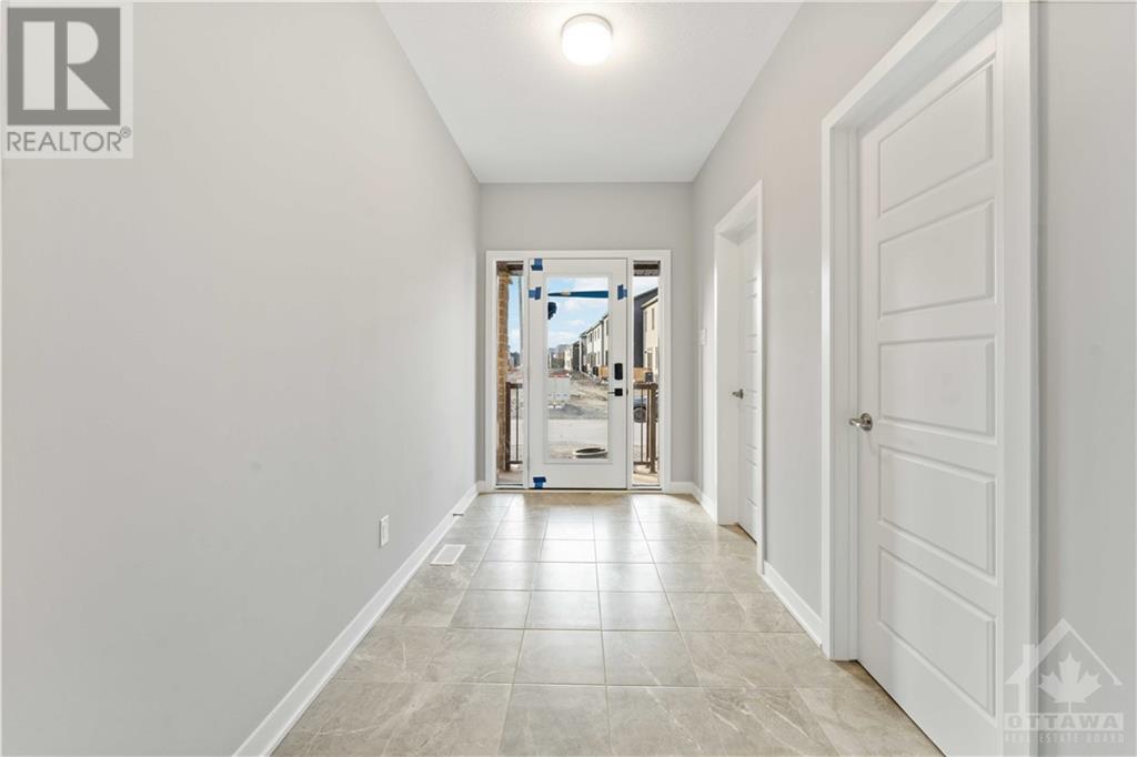 667 Fenwick Way, Ottawa, Ontario  K2C 3H2 - Photo 2 - X10433223