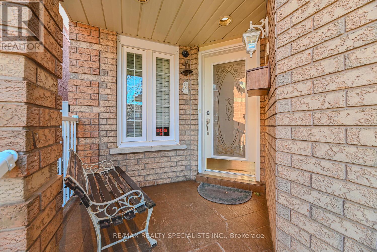 22 Lent Crescent, Brampton (Fletcher's West), Ontario  L6Y 5E5 - Photo 3 - W10433225