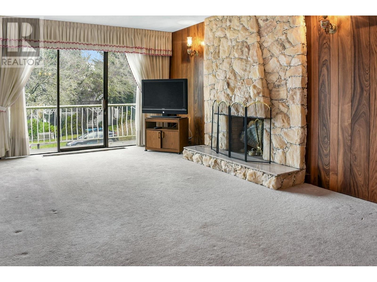 Listing Picture 13 of 21 : 2944 E 4TH AVENUE, Vancouver / 溫哥華 - 魯藝地產 Yvonne Lu Group - MLS Medallion Club Member