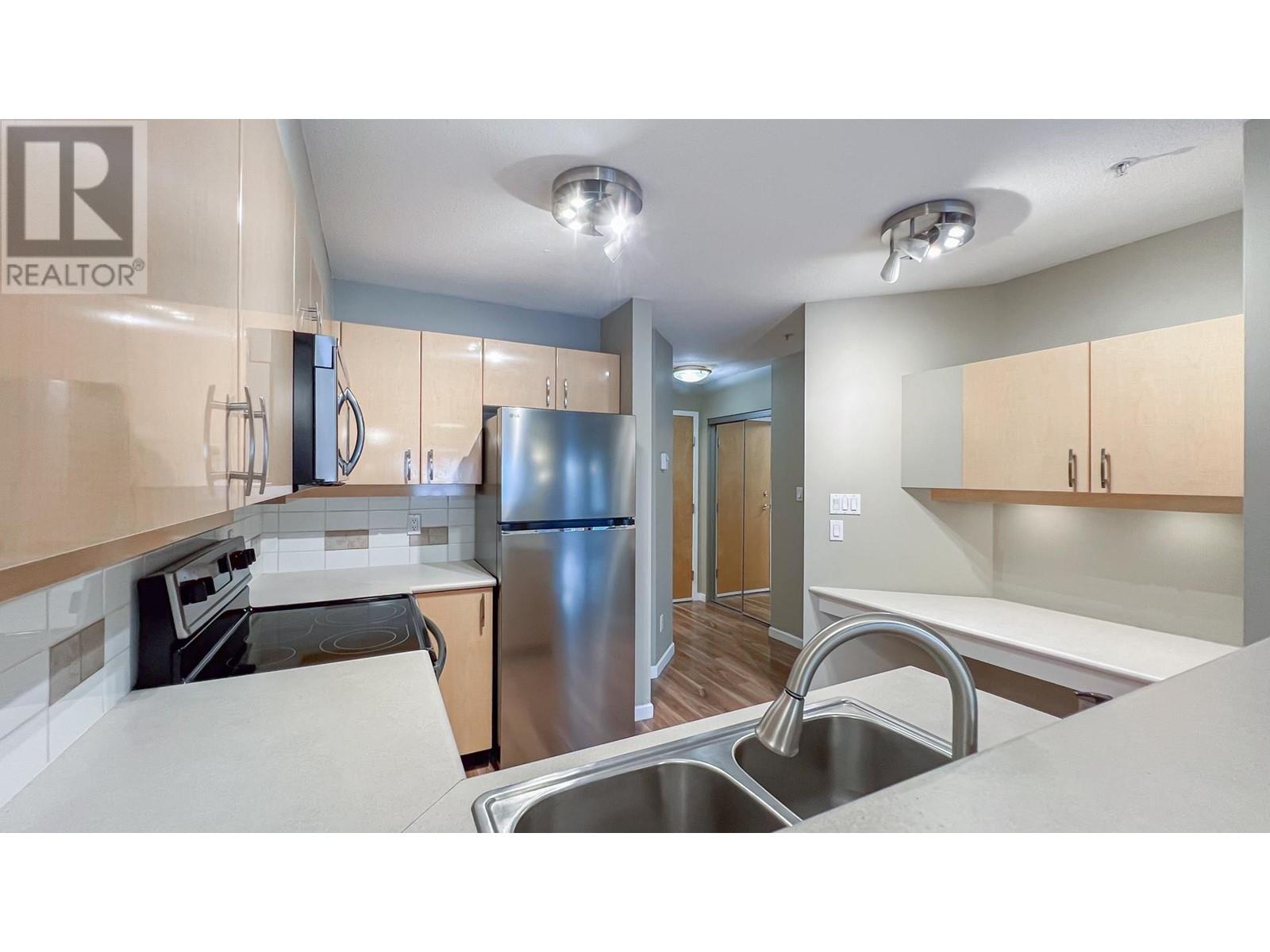 Listing Picture 6 of 24 : 221 2680 W 4TH AVENUE, Vancouver / 溫哥華 - 魯藝地產 Yvonne Lu Group - MLS Medallion Club Member