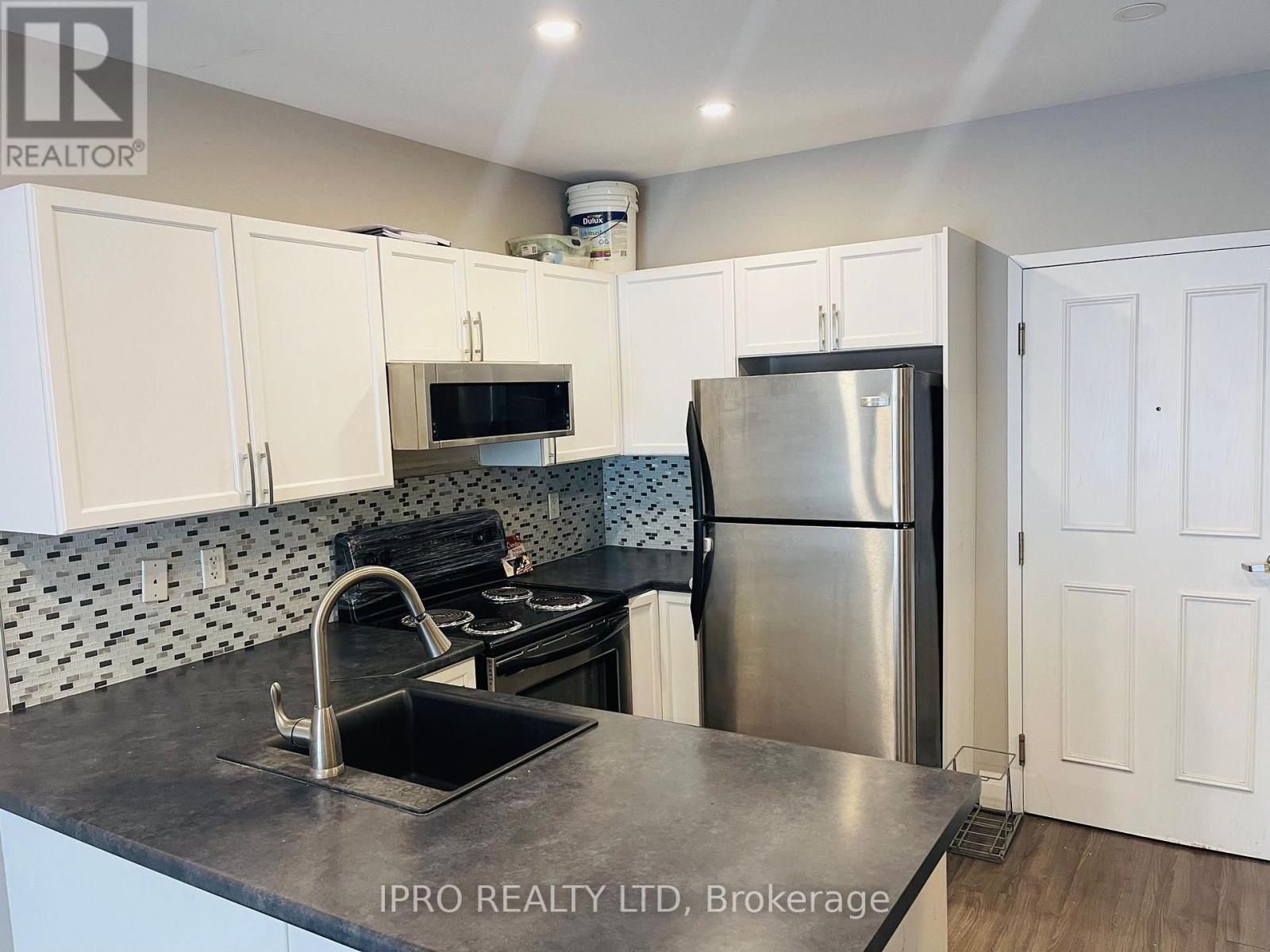 Property at 112 - 8 HARRIS STREET image 4