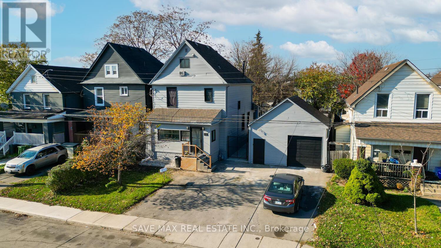 23 LYNDHURST STREET, Hamilton, Ontario