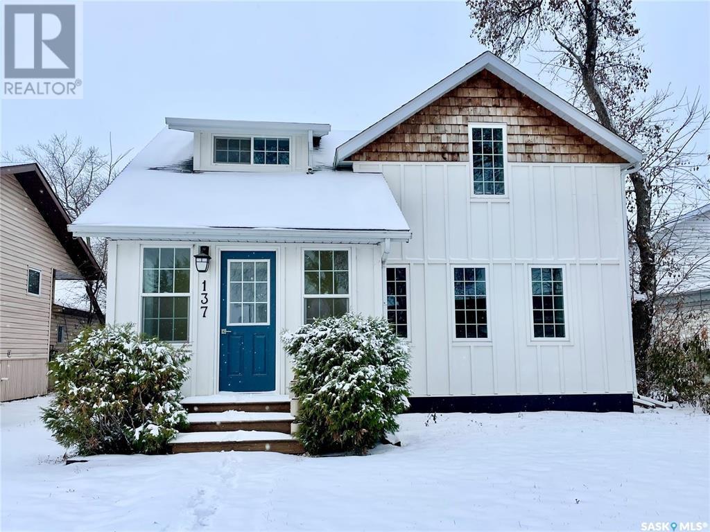Property at 137 1st STREET W image 1