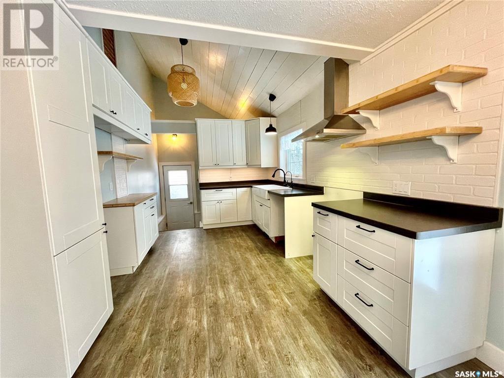 Property at 137 1st STREET W image 4