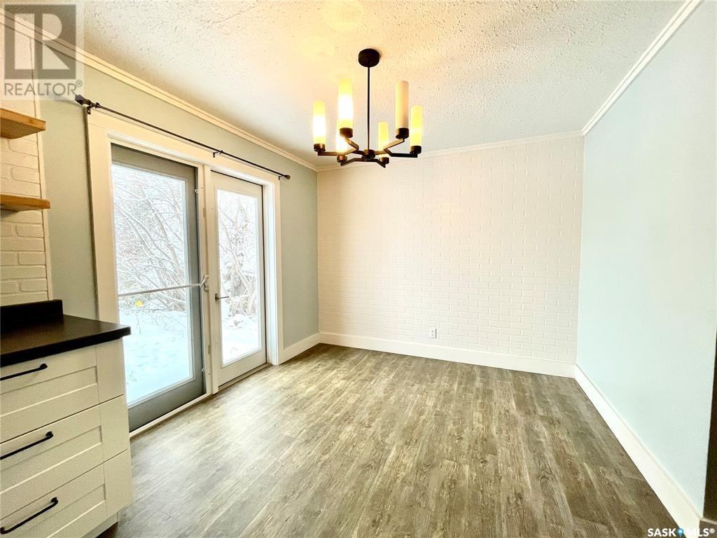 Property at 137 1st STREET W image 5