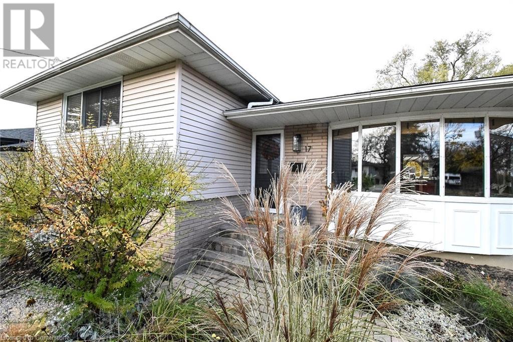 17 Rosemore Road, St. Catharines, Ontario  L2S 1A9 - Photo 2 - 40678236