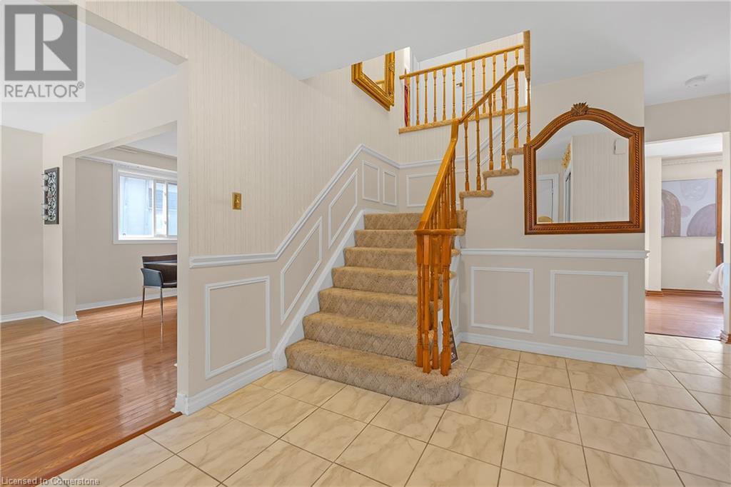 62 Bridlewood Drive, Dundas, Ontario  L9H 6H4 - Photo 3 - 40679567