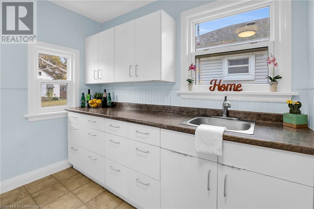 15 Verdun Avenue, St. Catharines, Ontario  L2N 5L8 - Photo 5 - 40665840