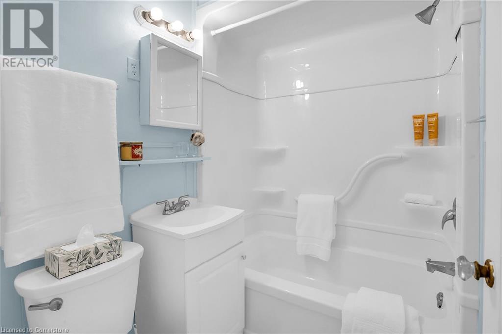 15 Verdun Avenue, St. Catharines, Ontario  L2N 5L8 - Photo 9 - 40665840