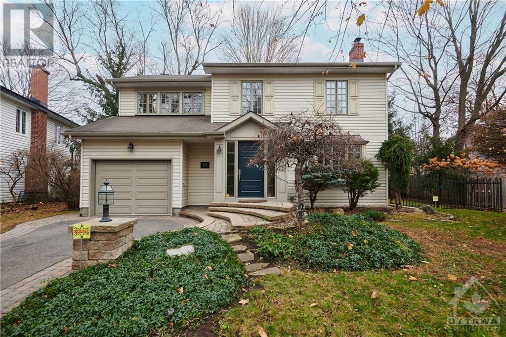 19 Farnham CrescentOttawa, Ontario  K1K 0E9 - Photo 1 - X10433670