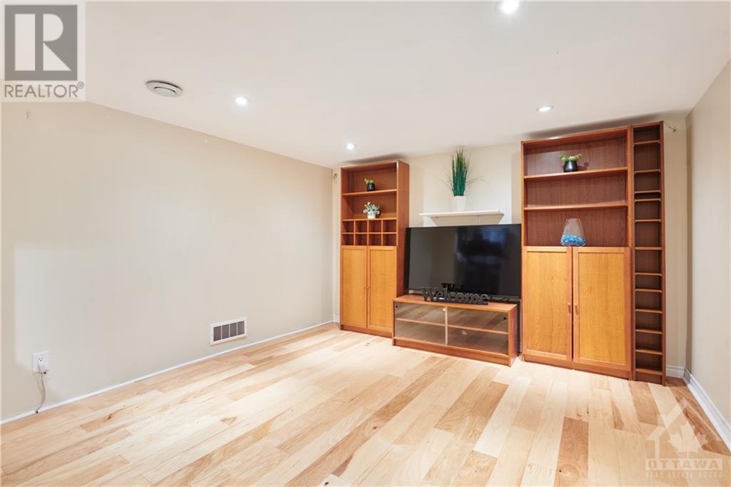 19 Farnham CrescentOttawa, Ontario  K1K 0E9 - Photo 23 - X10433670