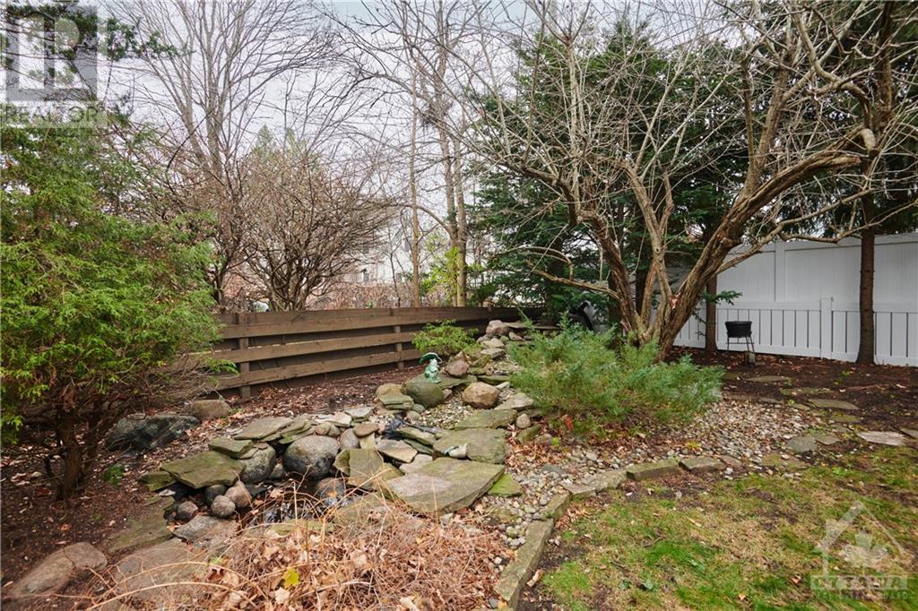 19 Farnham CrescentOttawa, Ontario  K1K 0E9 - Photo 28 - X10433670