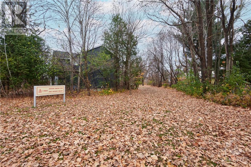 19 Farnham CrescentOttawa, Ontario  K1K 0E9 - Photo 29 - X10433670