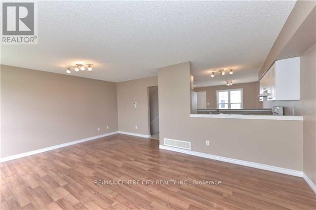 Property at 31 - 600 SARNIA ROAD image 3