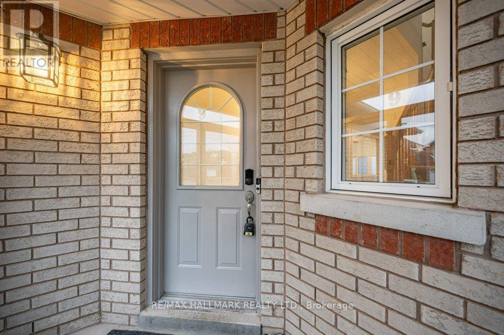 9 Blackcomb Gate, Markham, Ontario  L3R 4S9 - Photo 4 - N10433774