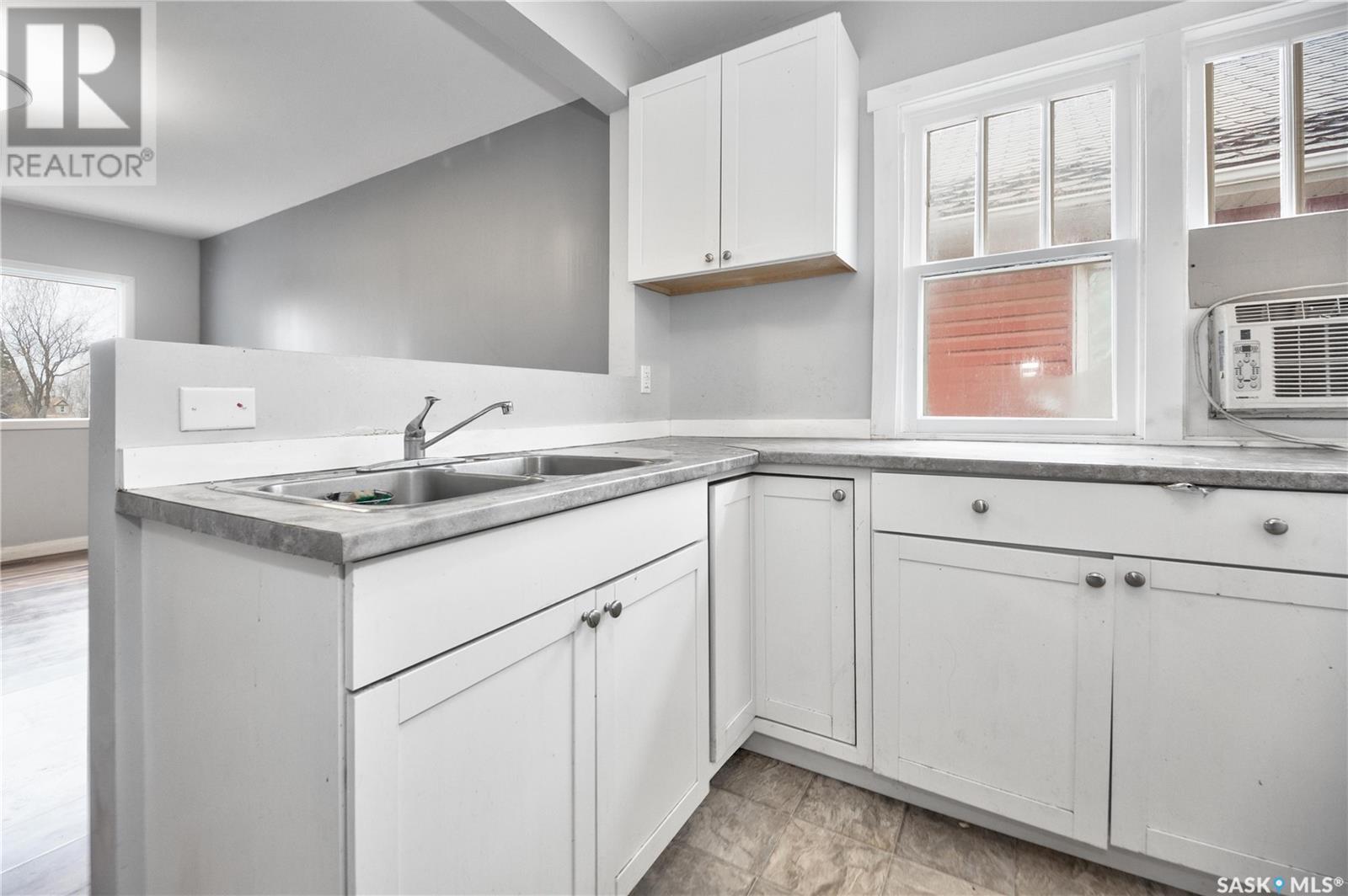Property at 580 11th STREET E image 5