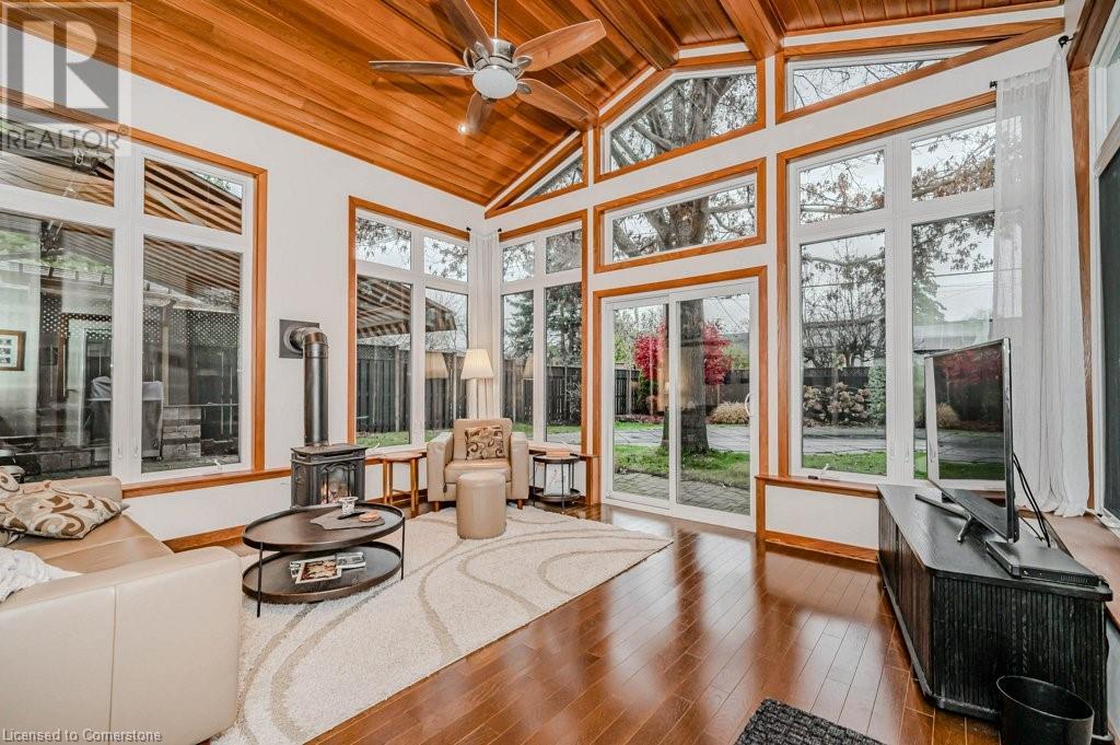 957 Sanford Drive, Burlington, Ontario  L7T 3G7 - Photo 7 - 40679864