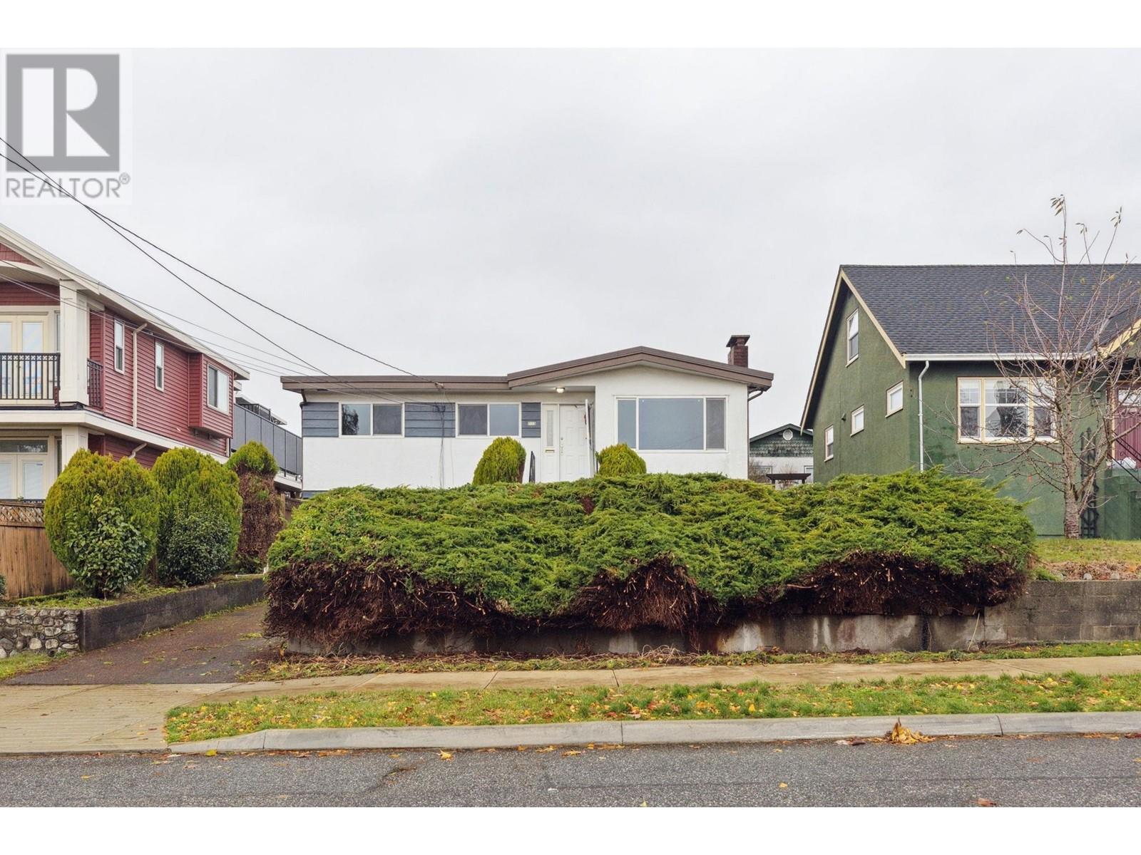 2113 NINTH AVENUE, new westminster, British Columbia