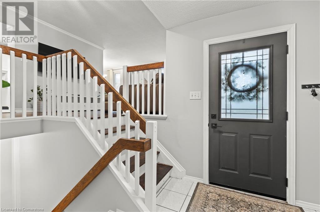 38 Brett Court, Hamilton, Ontario  L8T 4R8 - Photo 4 - 40676251