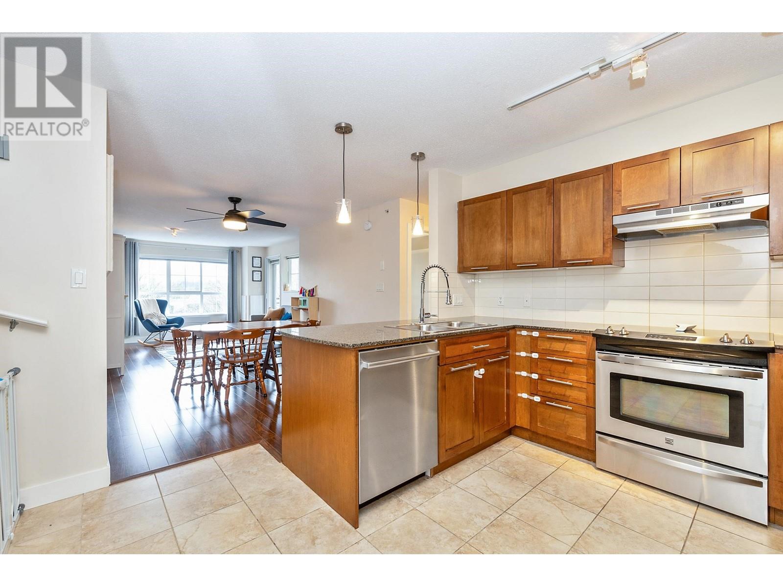 407 19677 Meadow Gardens Way, Pitt Meadows, British Columbia V3Y 0A2 - Photo 10 - R2945613