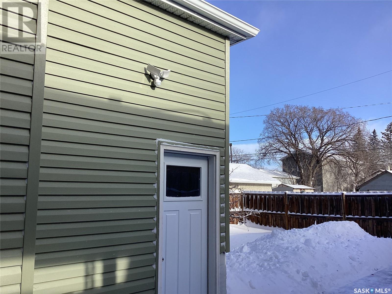 2241 Lindsay Street, Regina, Saskatchewan  S4N 3C2 - Photo 3 - SK988627