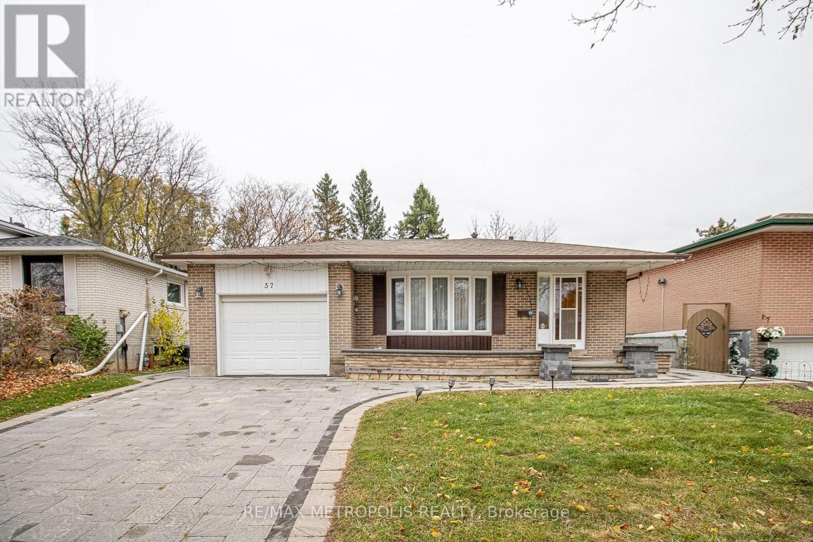 BSMT - 37 ALBACORE CRESCENT, Toronto, Ontario