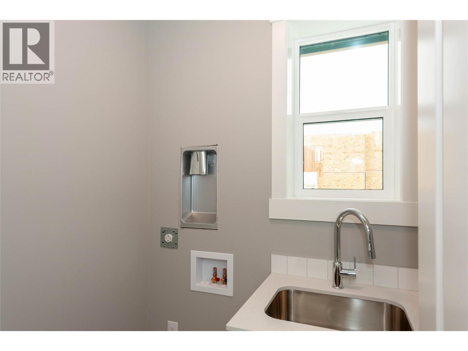 450 Poplar Drive, Logan Lake, British Columbia V0K 1W0 - Photo 7 - 180639