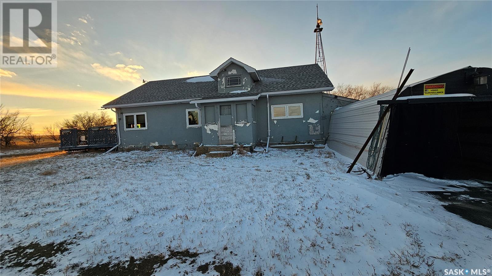 Acreage South Of Ponteix, Auvergne Rm No. 76, Saskatchewan  S0N 1Z0 - Photo 2 - SK988614