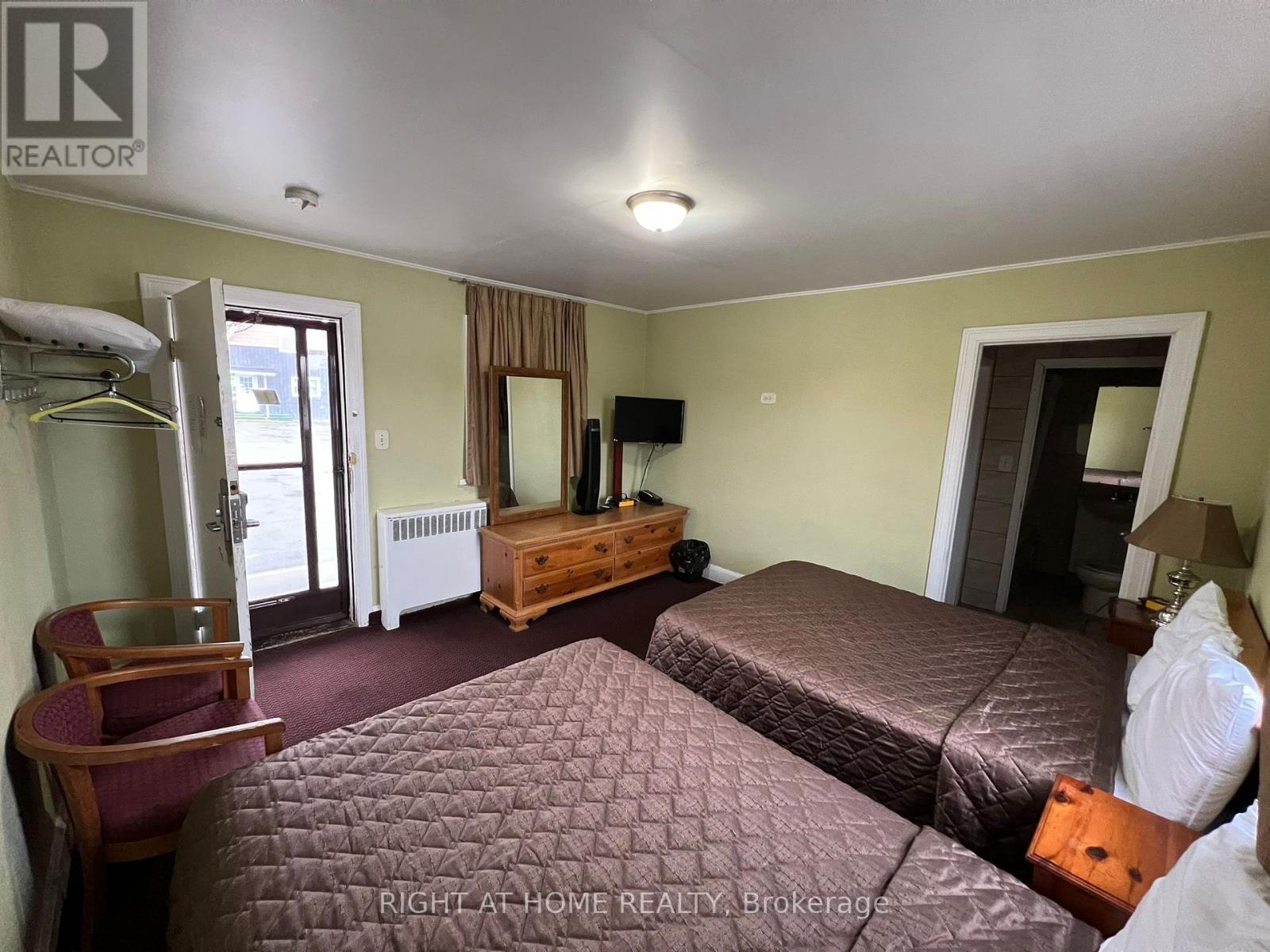 107 Neywash Street, Orillia, Ontario  L3V 1X6 - Photo 5 - S10441125