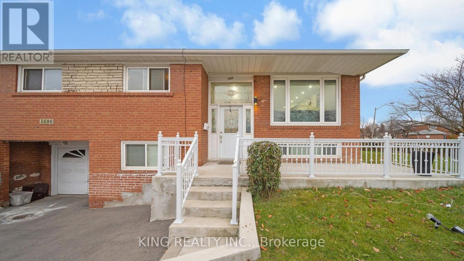 3686 Darla Drive, Mississauga (Malton), Ontario  L4T 2C9 - Photo 2 - W10441021