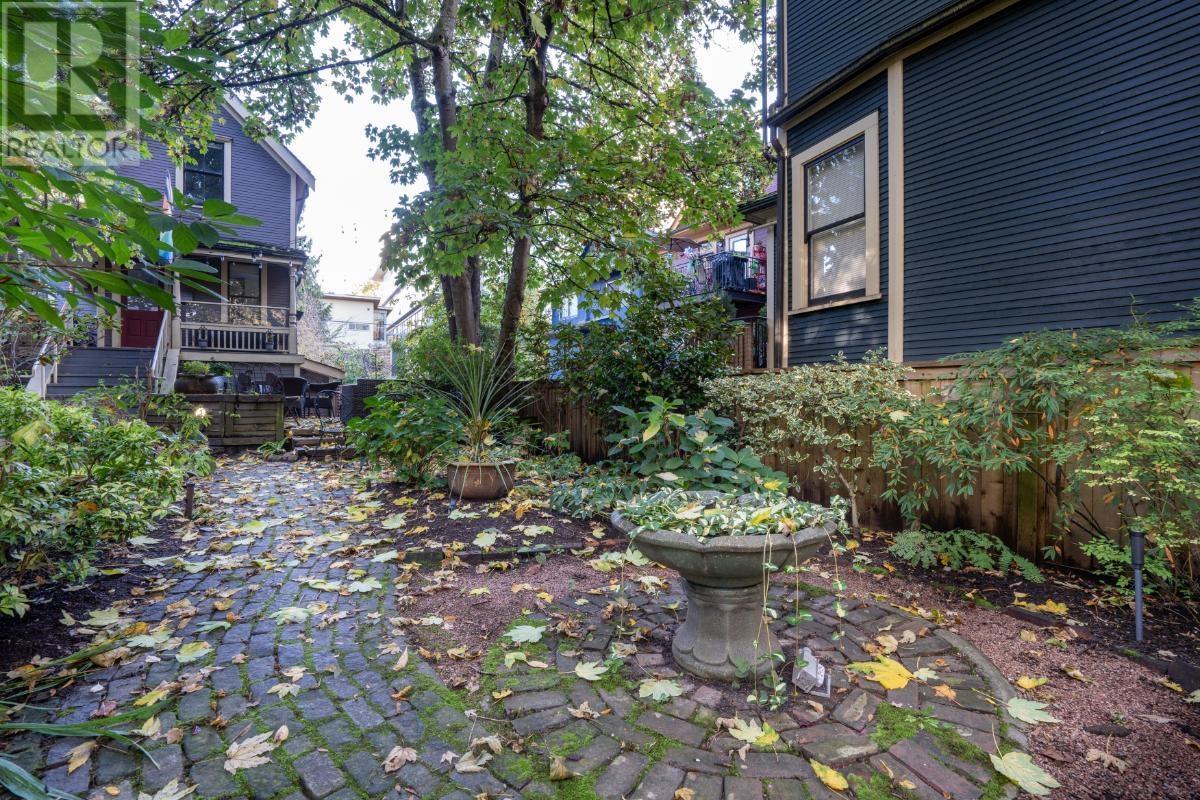 Listing Picture 17 of 19 : 1117 PENDRELL STREET, Vancouver / 溫哥華 - 魯藝地產 Yvonne Lu Group - MLS Medallion Club Member