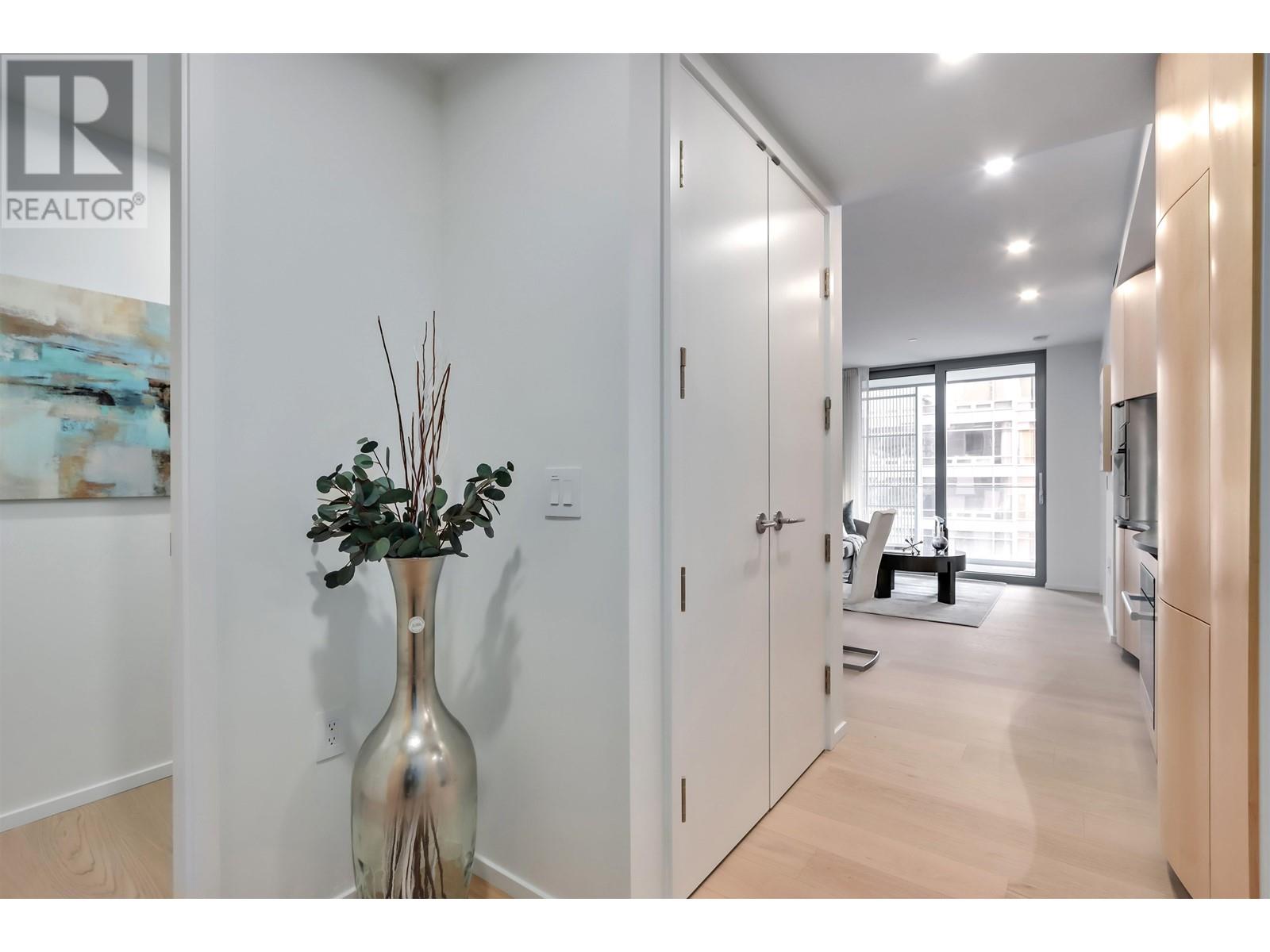 Listing Picture 2 of 20 : 705 1568 ALBERNI STREET, Vancouver / 溫哥華 - 魯藝地產 Yvonne Lu Group - MLS Medallion Club Member